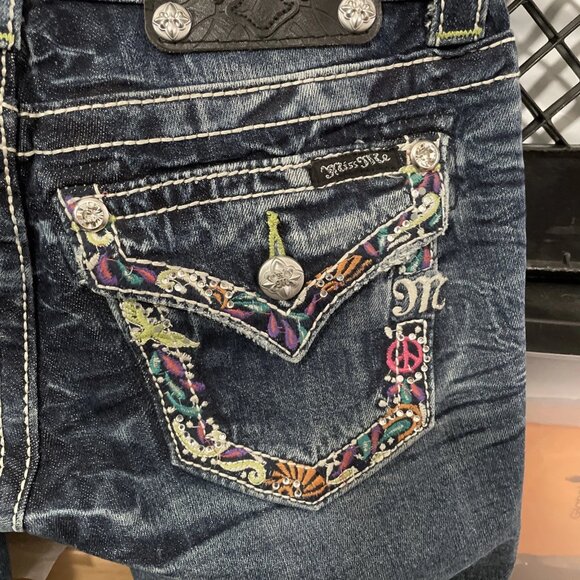 Miss Me Womens Denim JP5701P4 Cuffed Capri, Embroidered/ Distressed, Size 24 - Picture 7 of 8